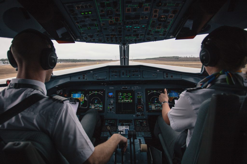 5 EPIC REASONS TO BE A PILOT 